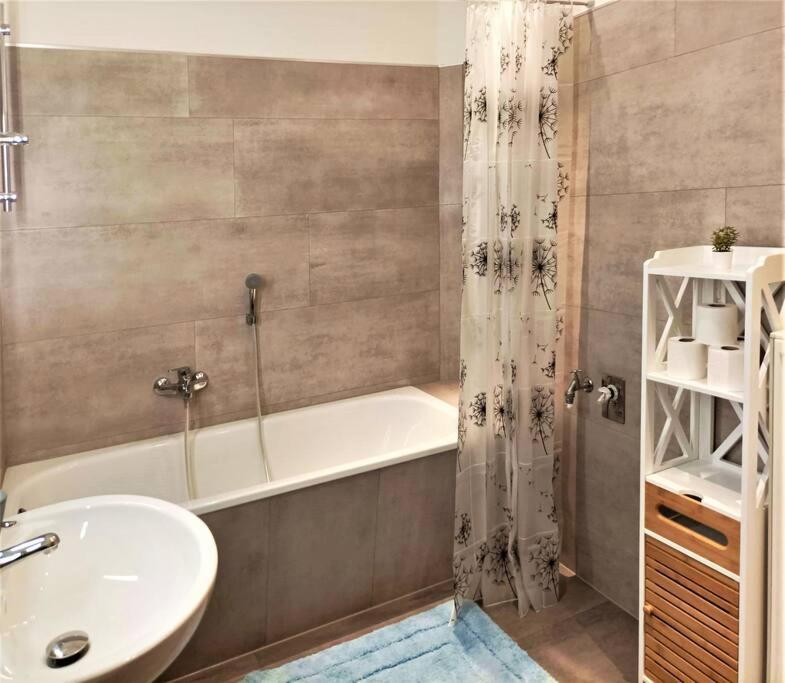 מגדבורג Modernes Apartment Mit Balkon מראה חיצוני תמונה