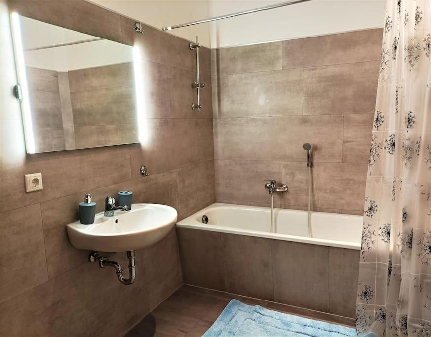 מגדבורג Modernes Apartment Mit Balkon מראה חיצוני תמונה